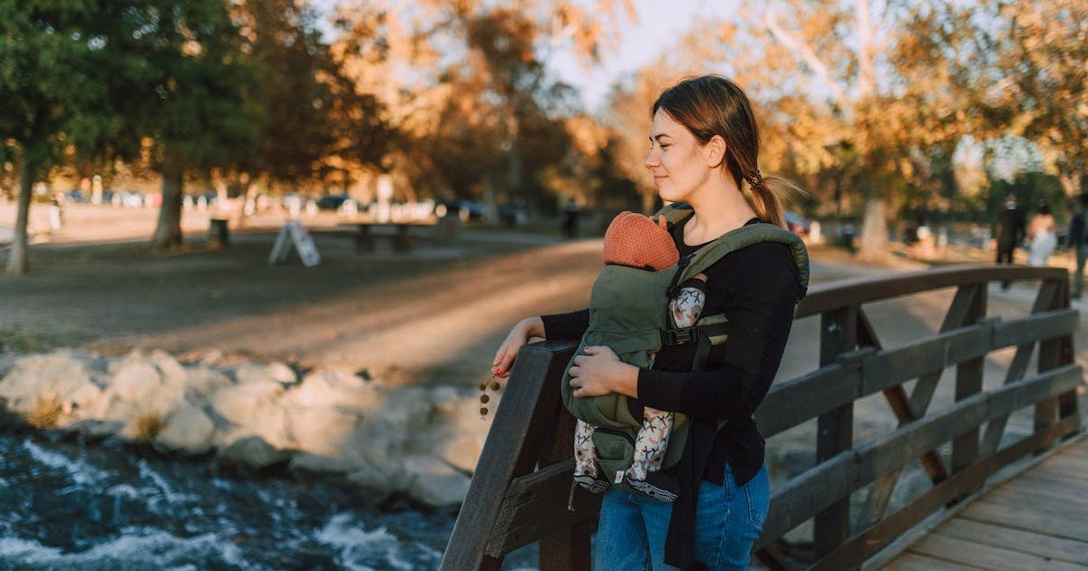 Featured image for how to choose a baby carrier