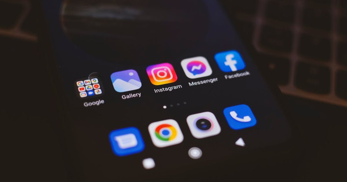 Featured image for wifi vs non wifi baby monitors